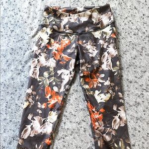 Yoga Smoga Crop Leggings Size Small